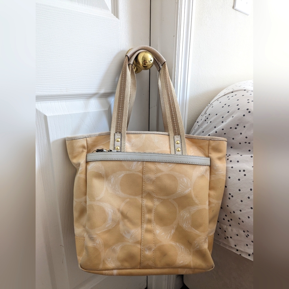 Coach Signature Shoulder Bag